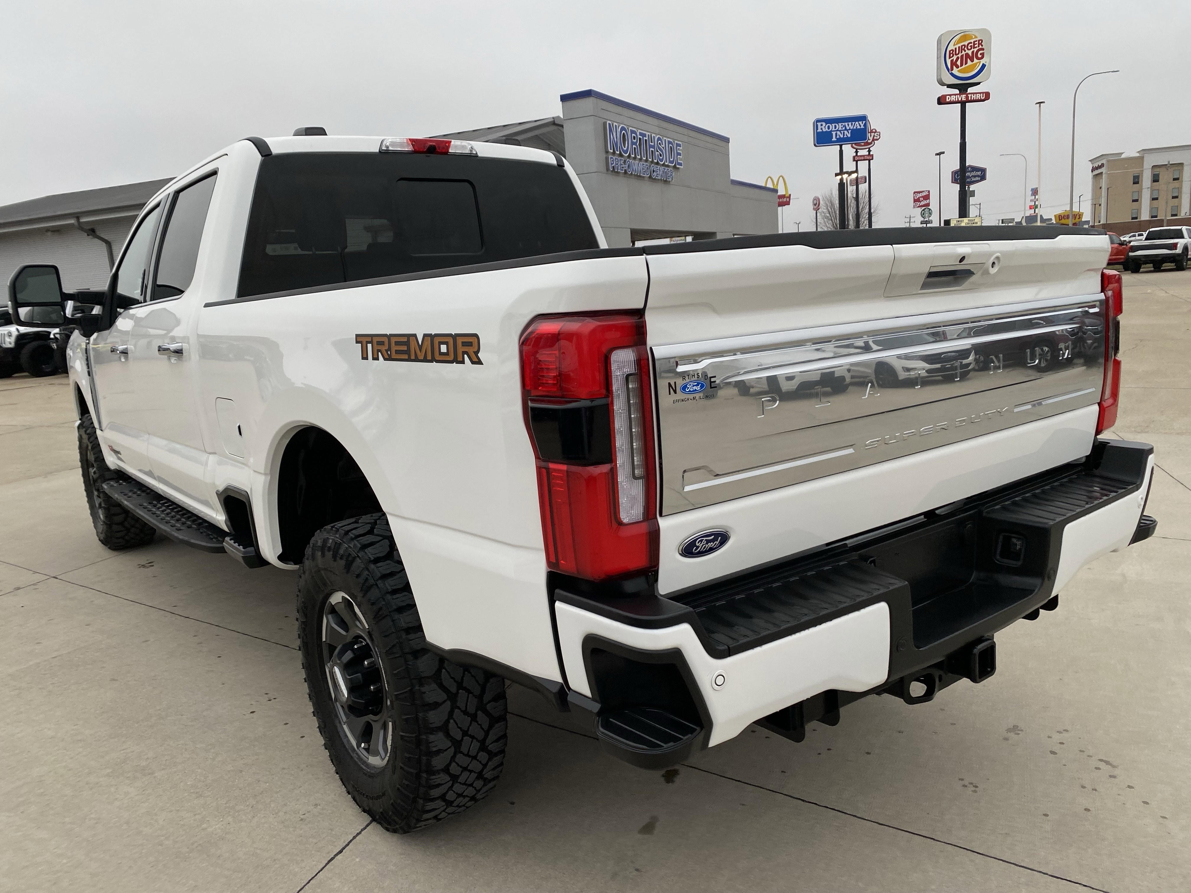 Used 2024 Ford F250 Platinum w/ Tremor Off-Road Package image 8