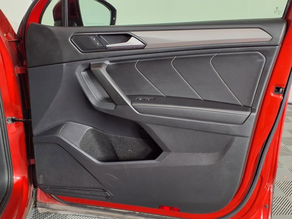Used 2022 Volkswagen Tiguan SE image 8