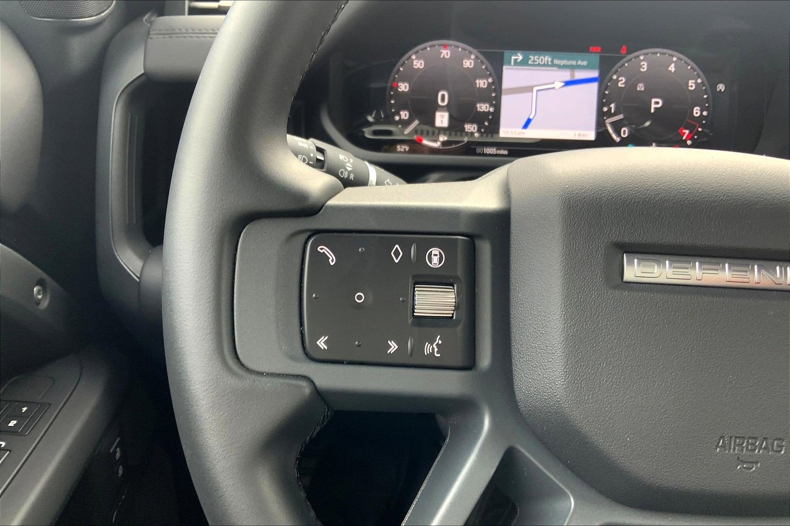 Used 2025 Land Rover Defender 110 S image 23