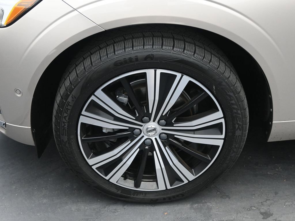 Certified 2023 Volvo XC60 B5 Plus image 4