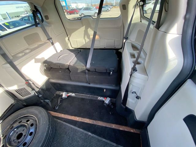 Used 2016 Dodge Grand Caravan SXT FWD image 10