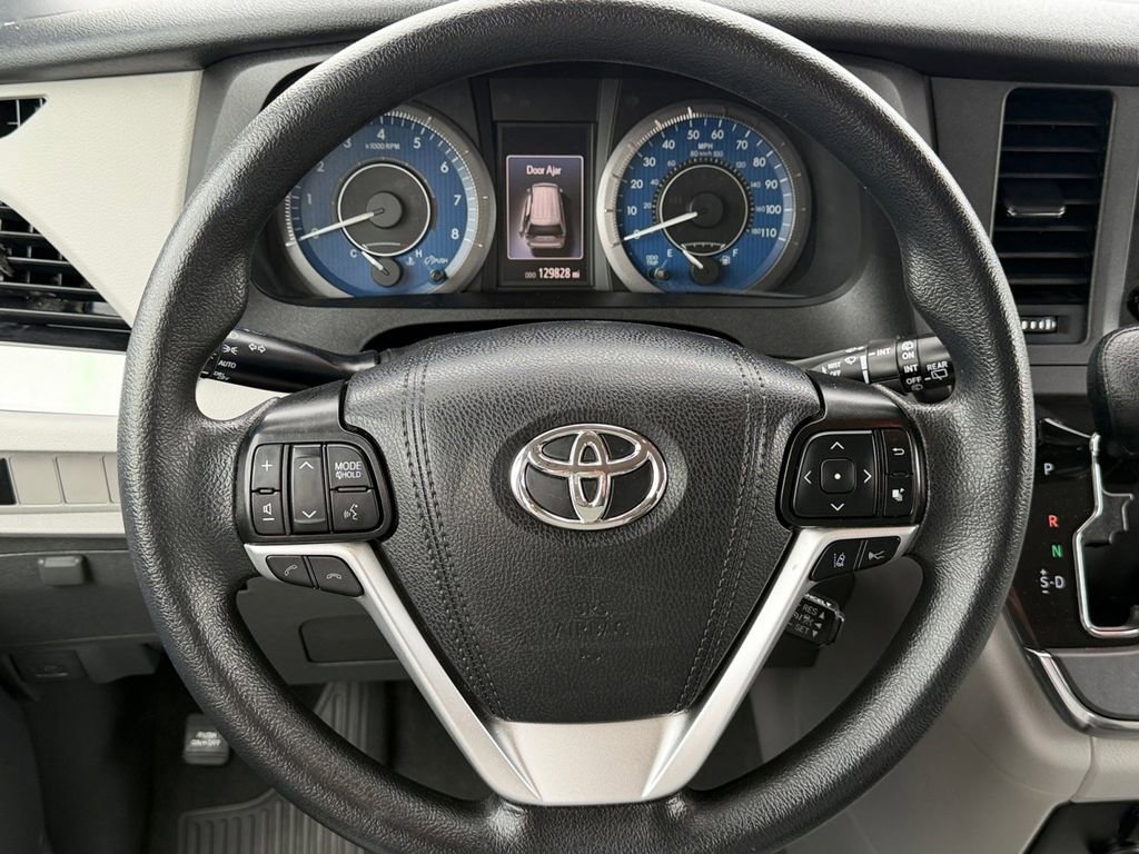 Used 2019 Toyota Sienna LE FWD image 17