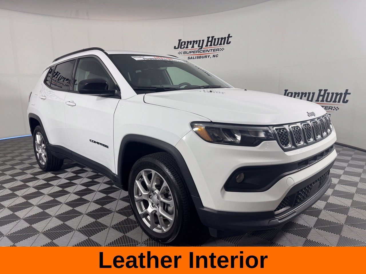 Used 2023 Jeep Compass Latitude w/ Sun and Sound Group AWD/4WD image 6