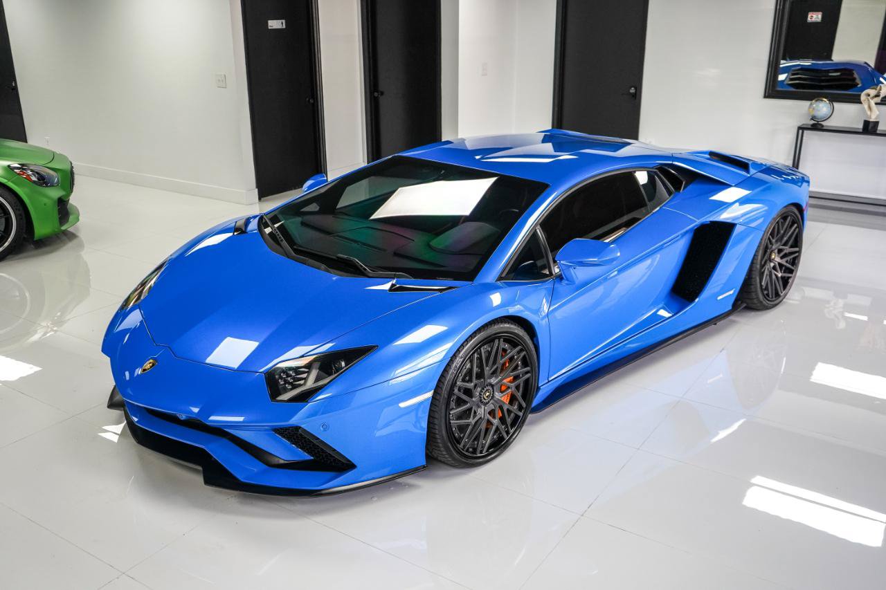 Used 2018 Lamborghini Aventador S AWD/4WD image 4
