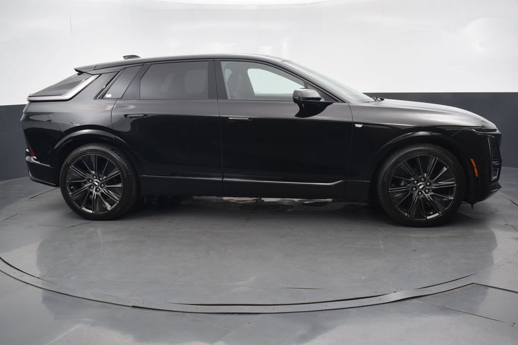 New 2026 Cadillac Lyriq Signature Sport w/ LPO, Floor Liner Package AWD/4WD image 7