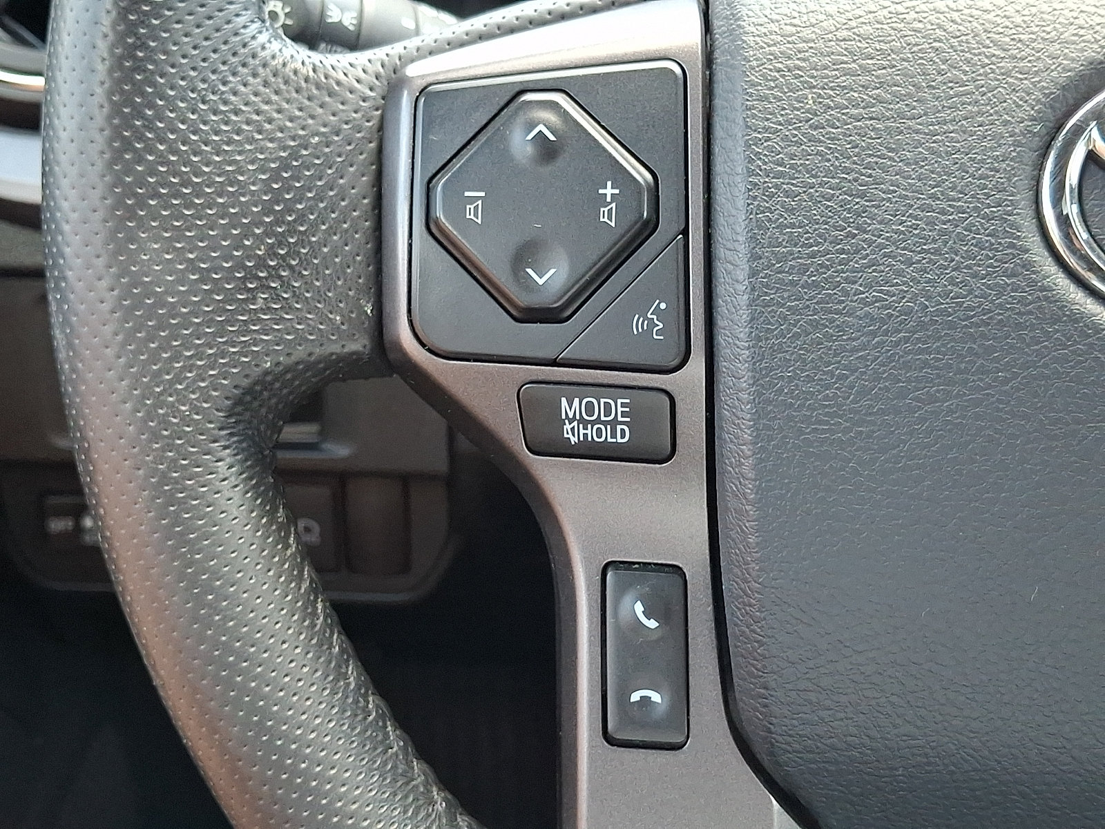 Used 2019 Toyota Tacoma TRD Sport w/ TRD Premium Sport Package AWD/4WD image 23