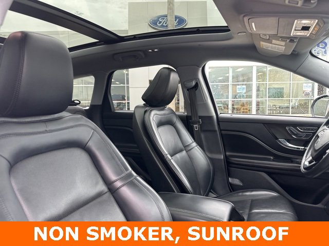 Used 2021 Lincoln Corsair AWD w/ Premium Package image 2