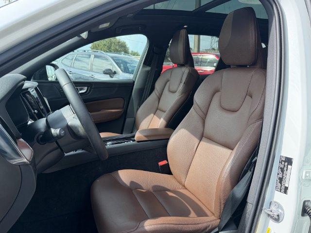 Used 2024 Volvo XC60 B5 Plus AWD/4WD image 9
