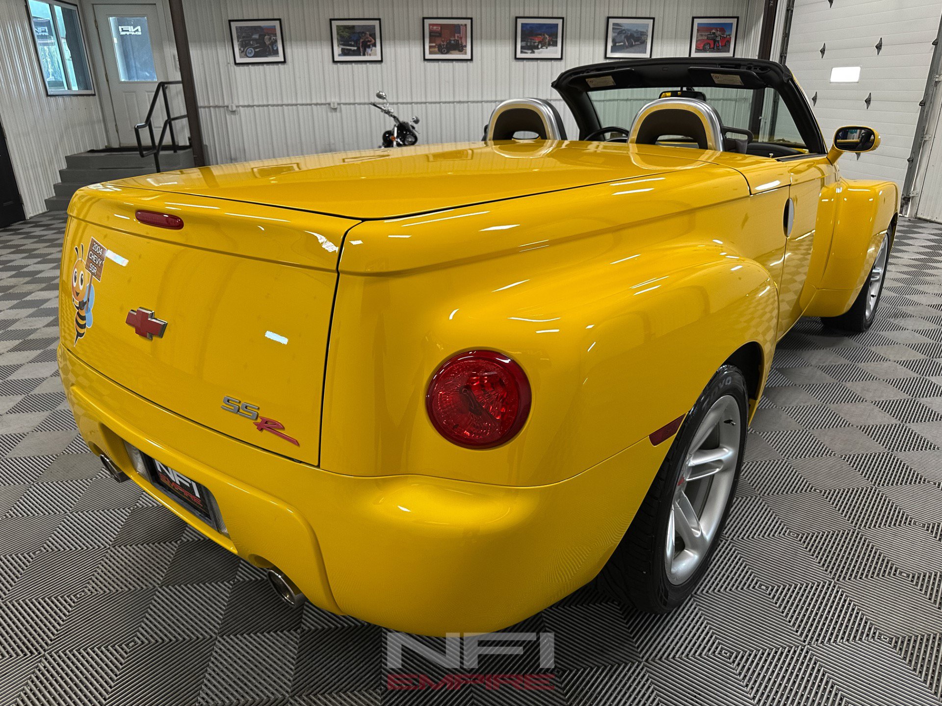 Used 2004 Chevrolet SSR w/ Preferred Equipment Group RWD image 14