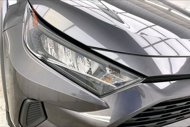 Used 2022 Toyota RAV4 LE AWD/4WD image 25