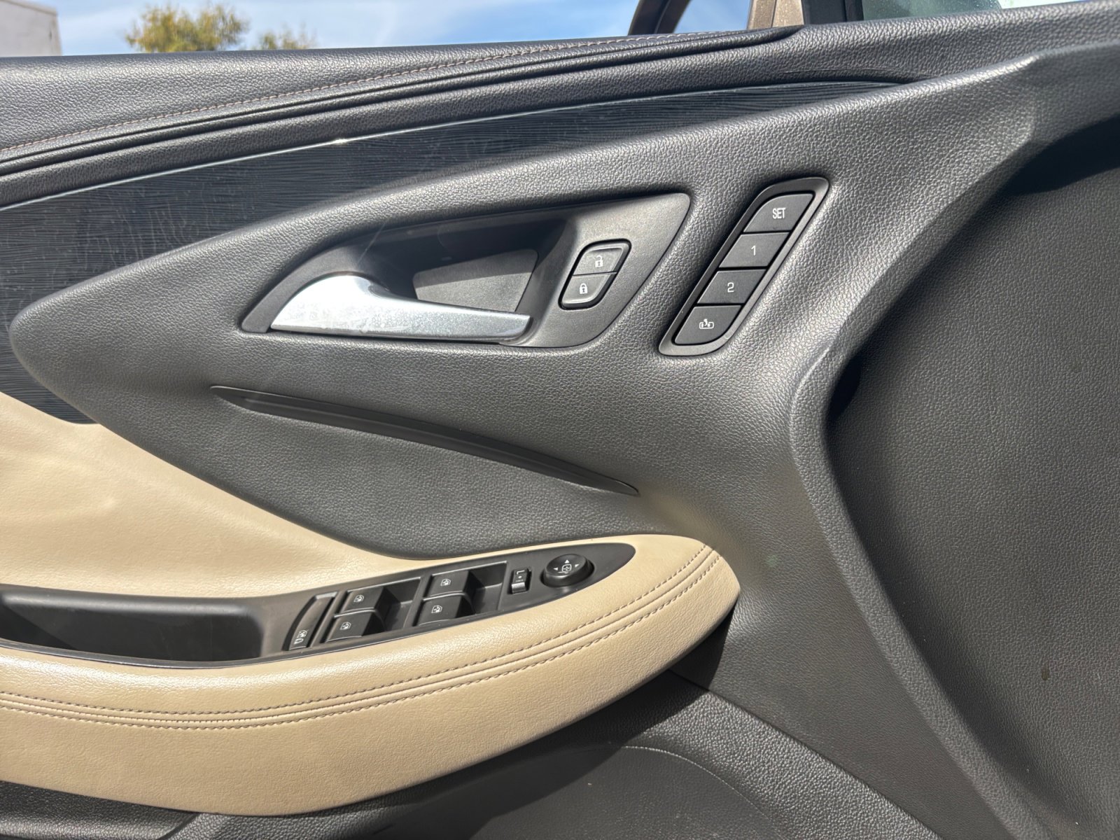 Used 2016 Buick Envision Premium image 16