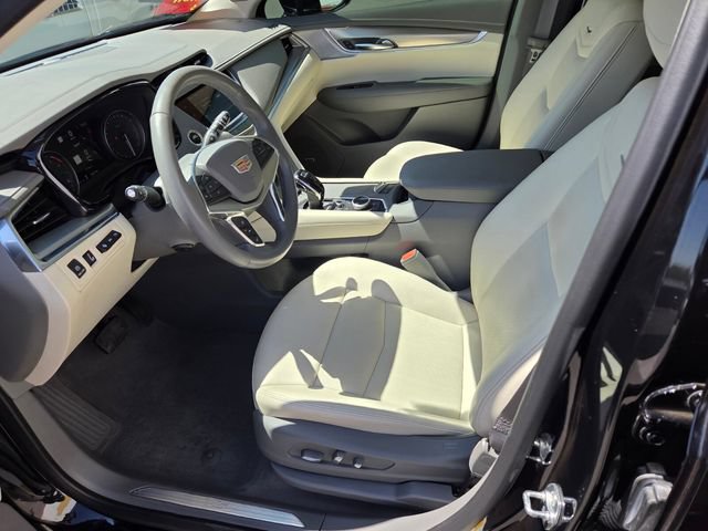 Certified 2024 Cadillac XT5 Premium Luxury w/ Technology Package FWD image 10