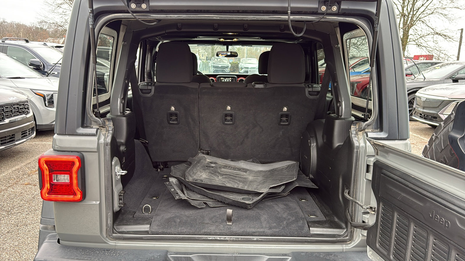 Used 2019 Jeep Wrangler Unlimited Rubicon w/ LED Lighting Group image 30