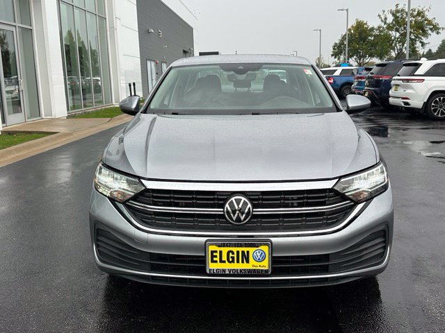 Used 2023 Volkswagen Jetta SE FWD image 2