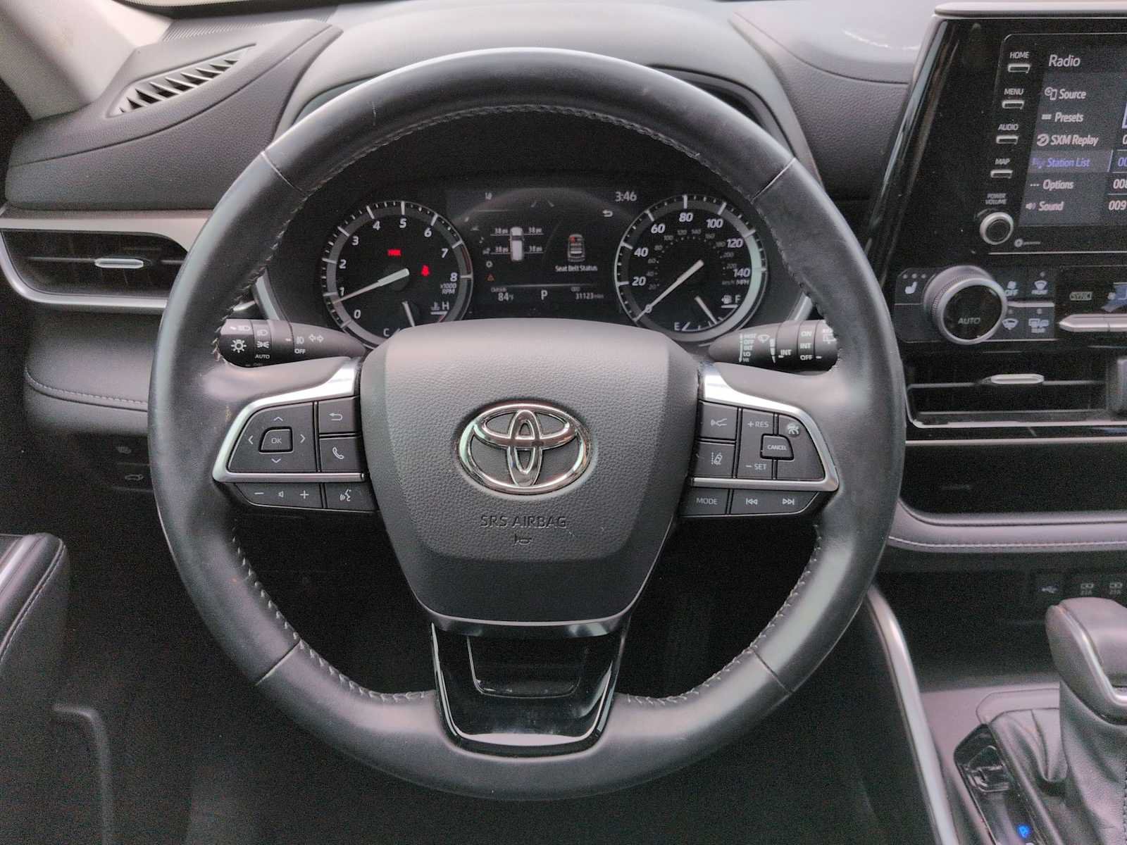 Used 2021 Toyota Highlander XLE FWD image 25