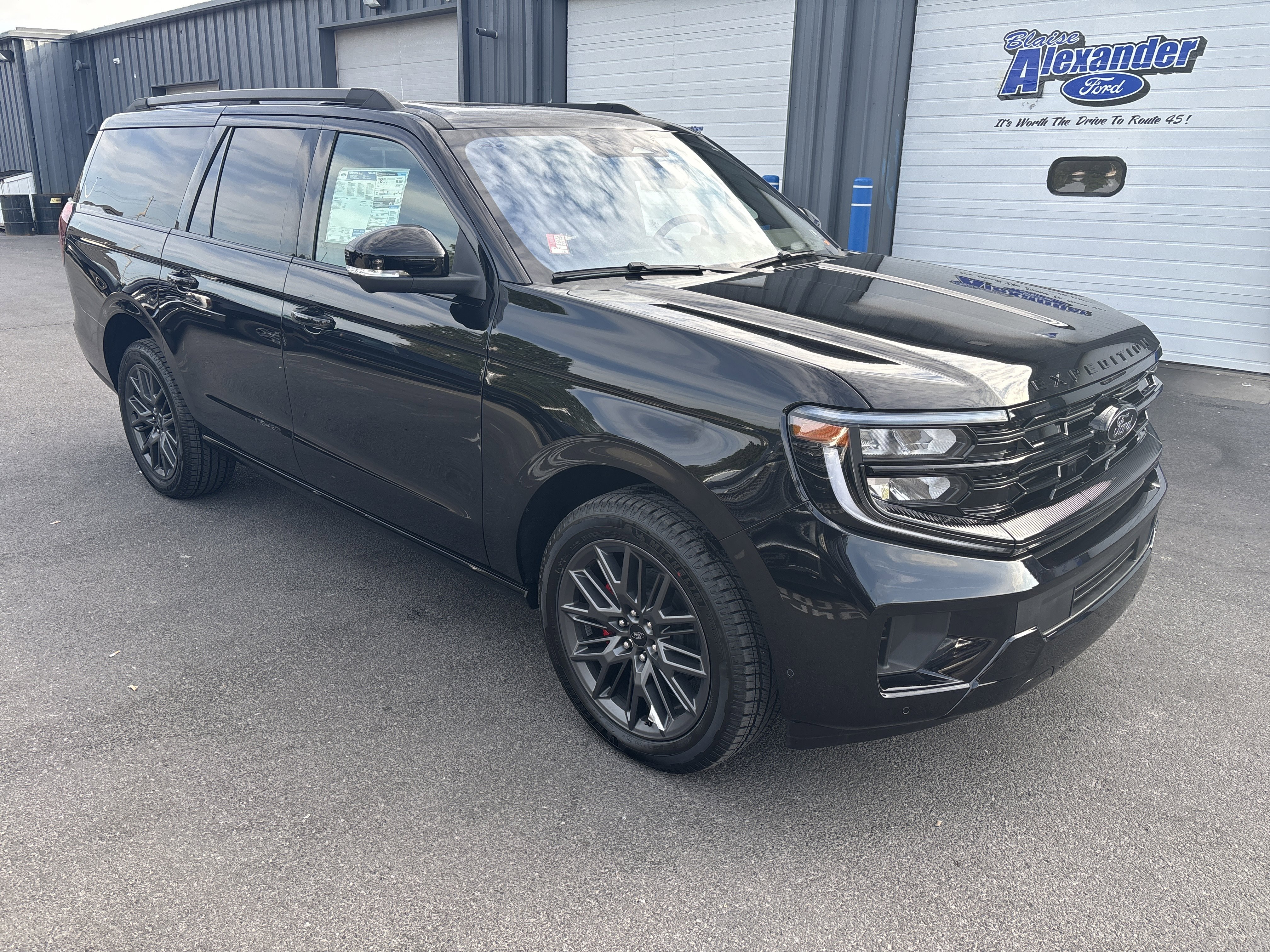 New 2025 Ford Expedition Max Platinum w/ Stealth Performance Package