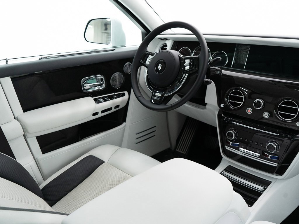 Certified 2023 Rolls-Royce Phantom Sedan image 36