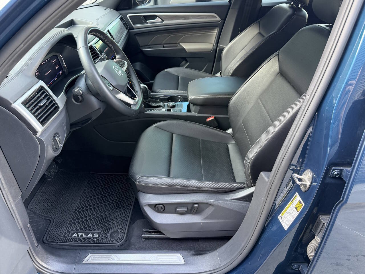 Used 2022 Volkswagen Atlas Cross Sport SE AWD/4WD image 17