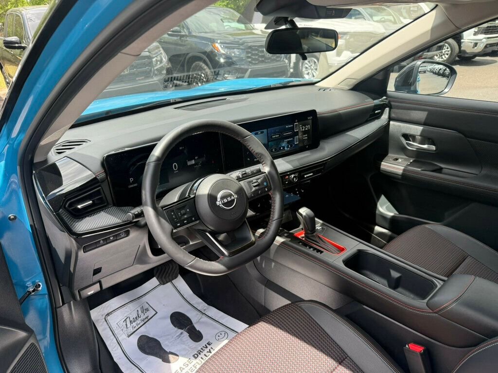 Used 2025 Nissan Kicks SR w/ SR Premium Package image 3