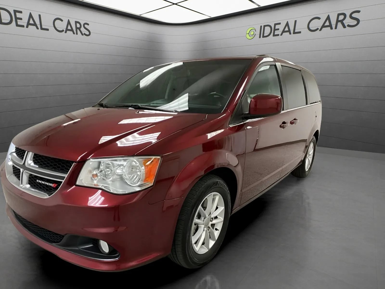 Used 2019 Dodge Grand Caravan SXT FWD image 1
