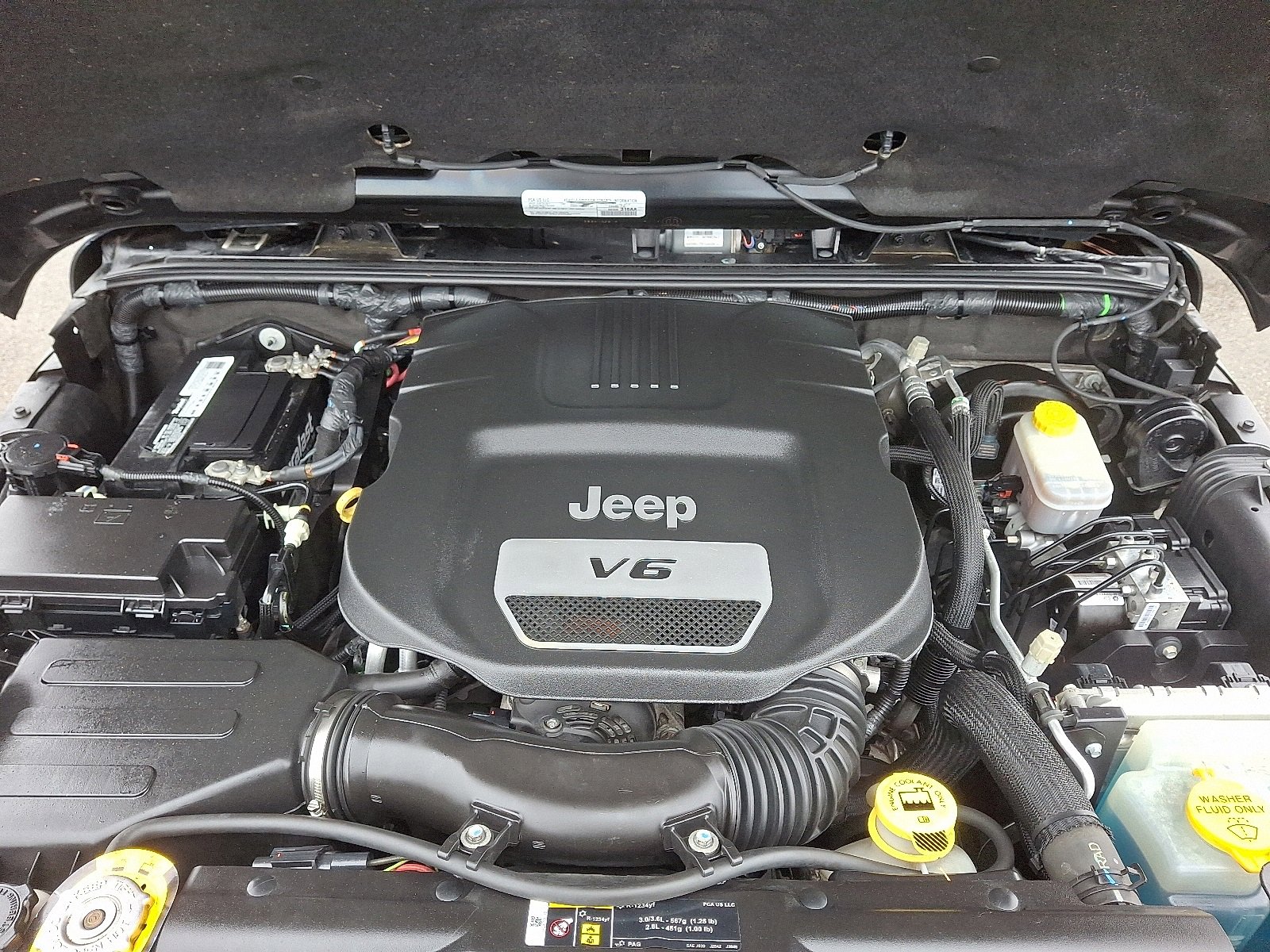 Used 2018 Jeep Wrangler Unlimited Sahara w/ Connectivity Group image 27