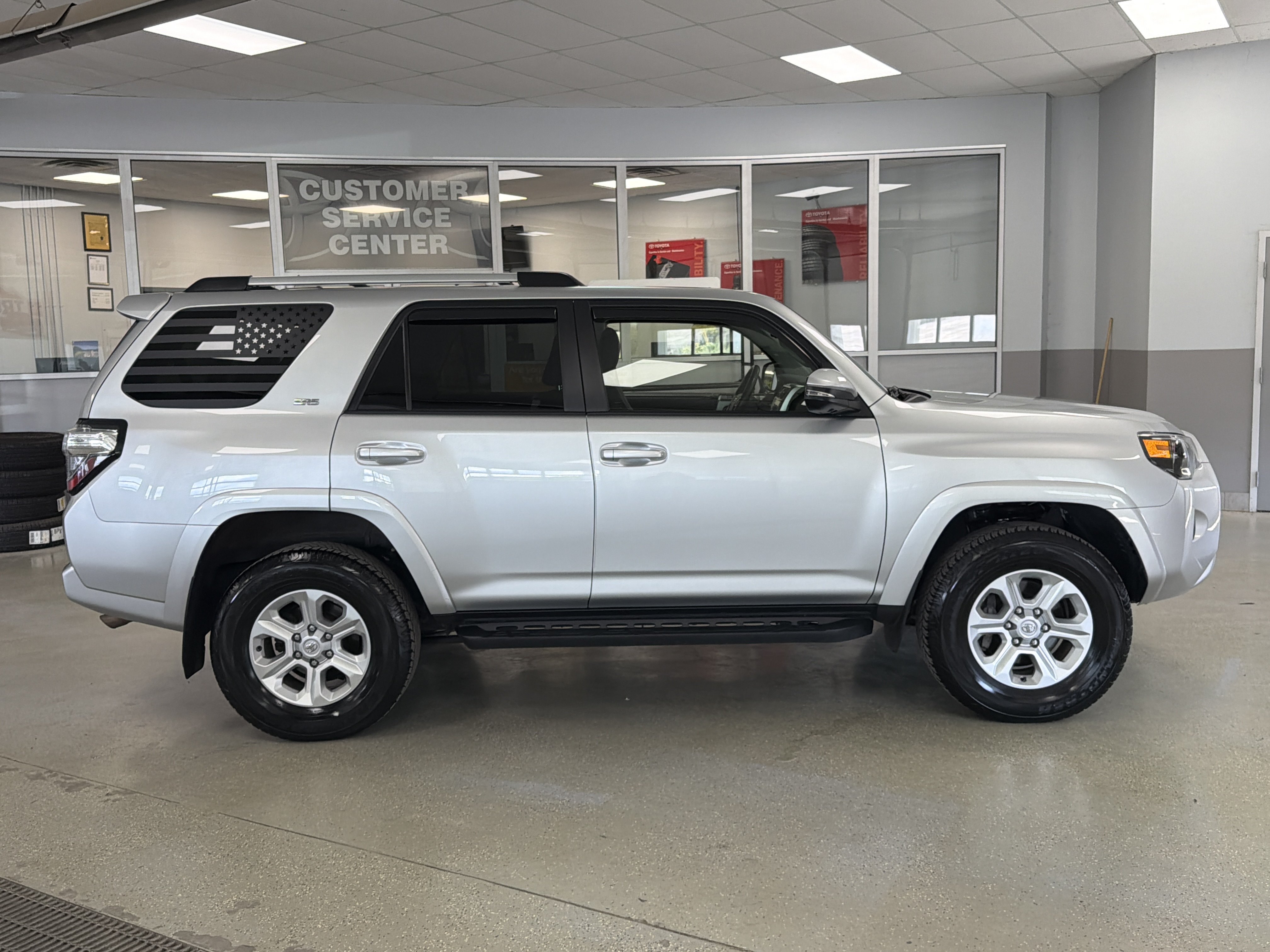 Used 2024 Toyota 4Runner SR5 Premium w/ Moonroof Package AWD/4WD image 6