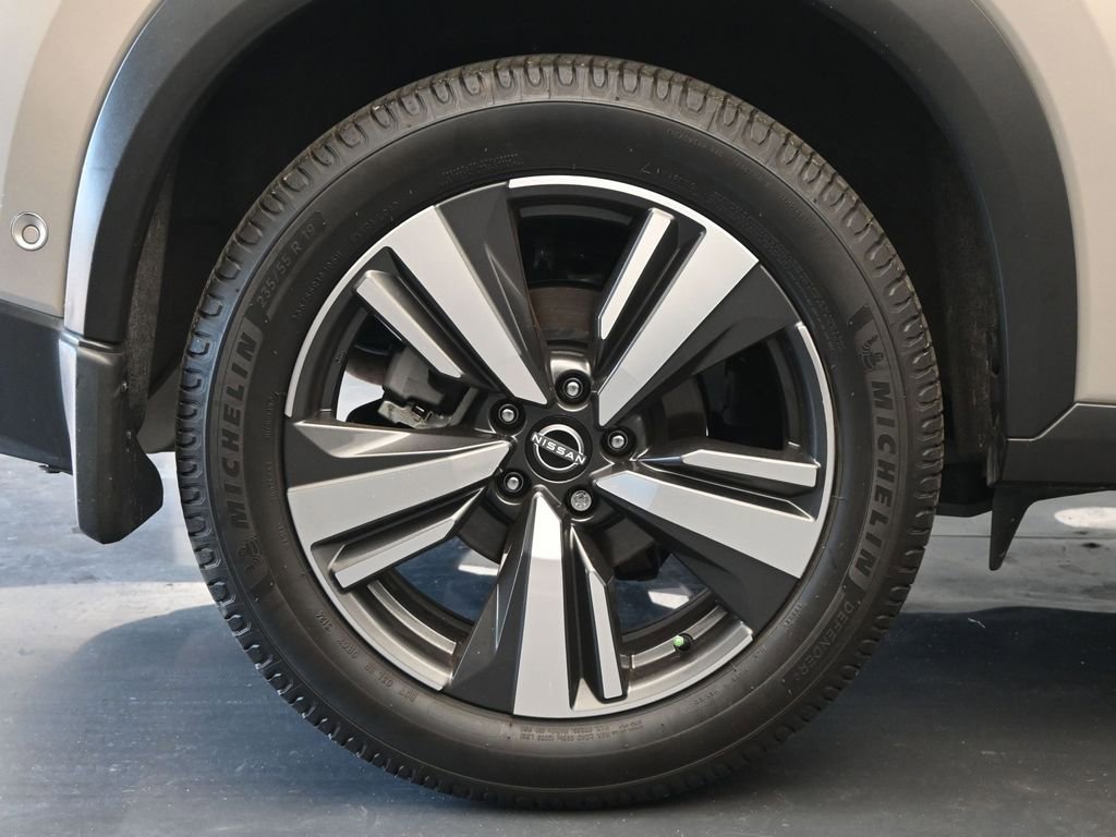 Used 2022 Nissan Rogue Platinum w/ Head-Up Display Package image 9