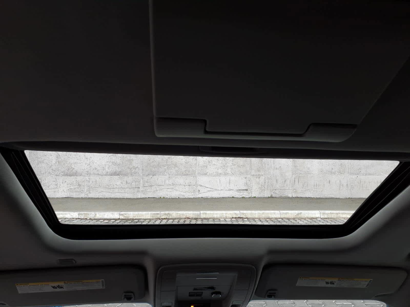Used 2018 Chevrolet Suburban Premier AWD/4WD image 5