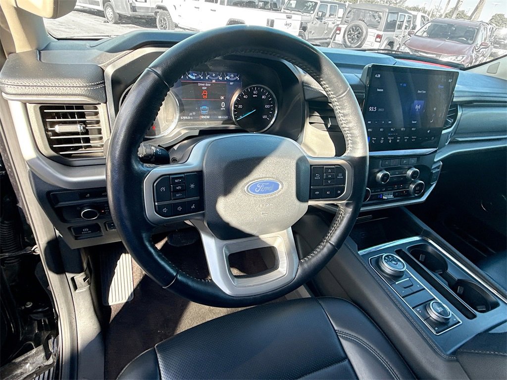 Used 2023 Ford Expedition XLT image 12