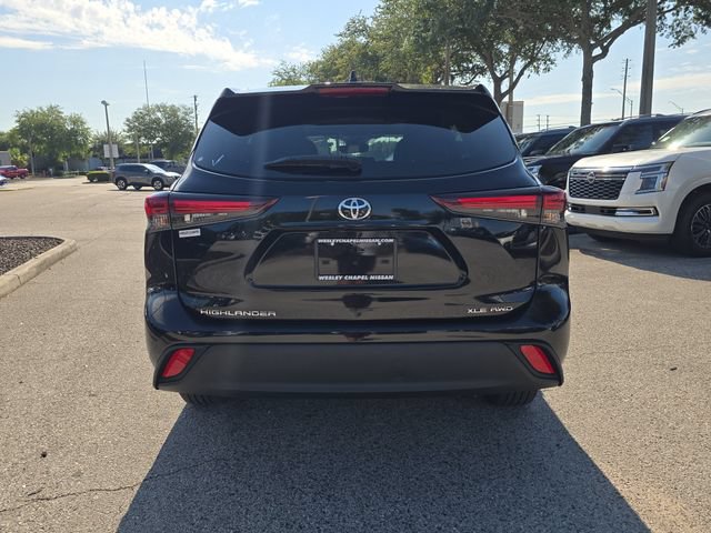 Used 2024 Toyota Highlander XLE AWD/4WD image 7