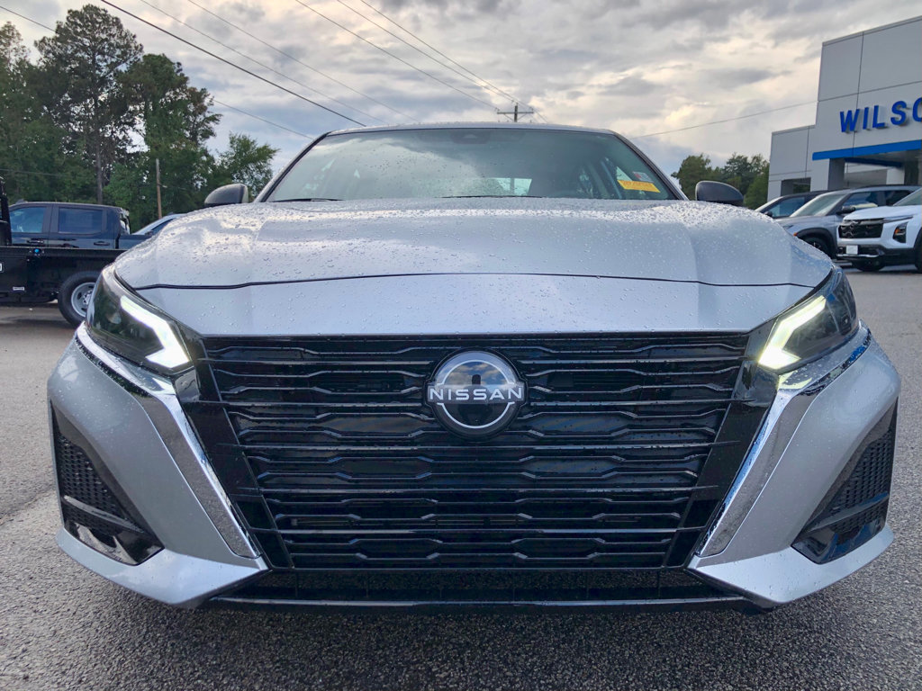 Used 2024 Nissan Altima 2.5 SV FWD image 18