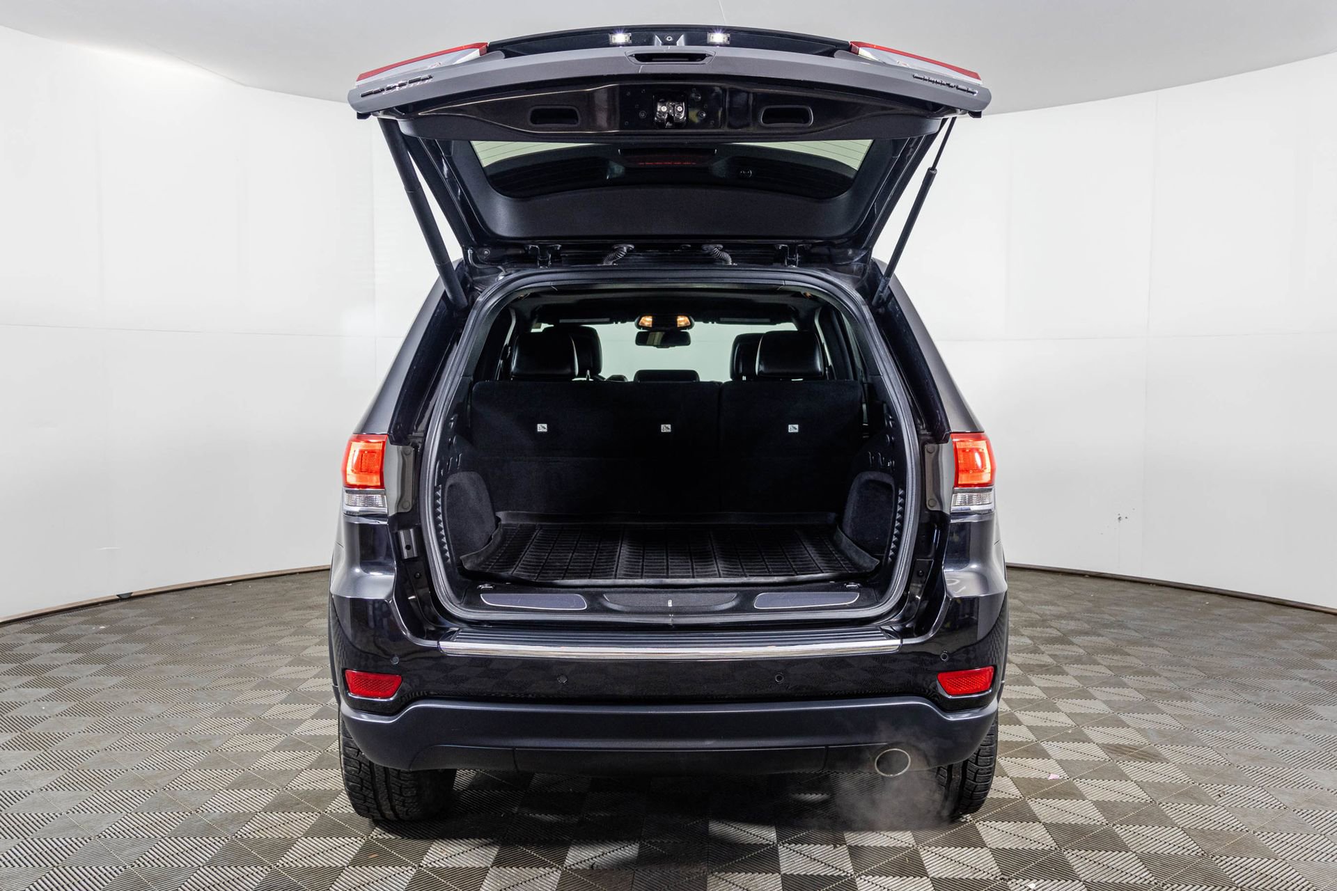 Used 2015 Jeep Grand Cherokee Limited image 43