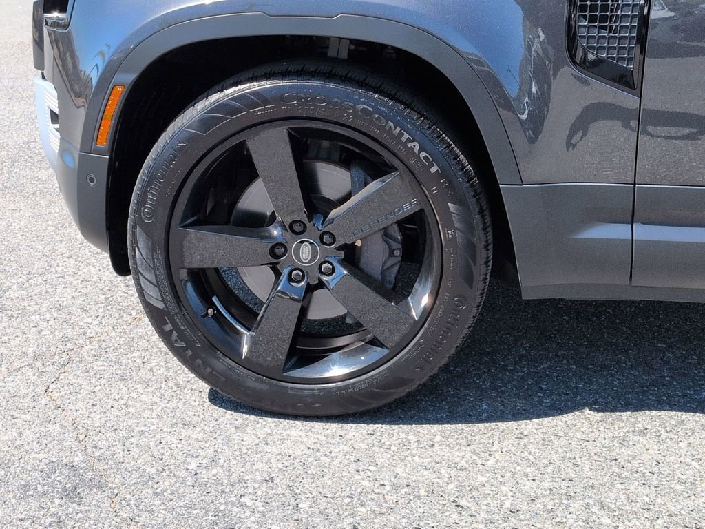 Used 2023 Land Rover Defender 130 SE image 9