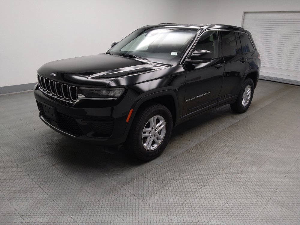 Used 2023 Jeep Grand Cherokee Laredo w/ Luxury Tech Group I AWD/4WD image 2