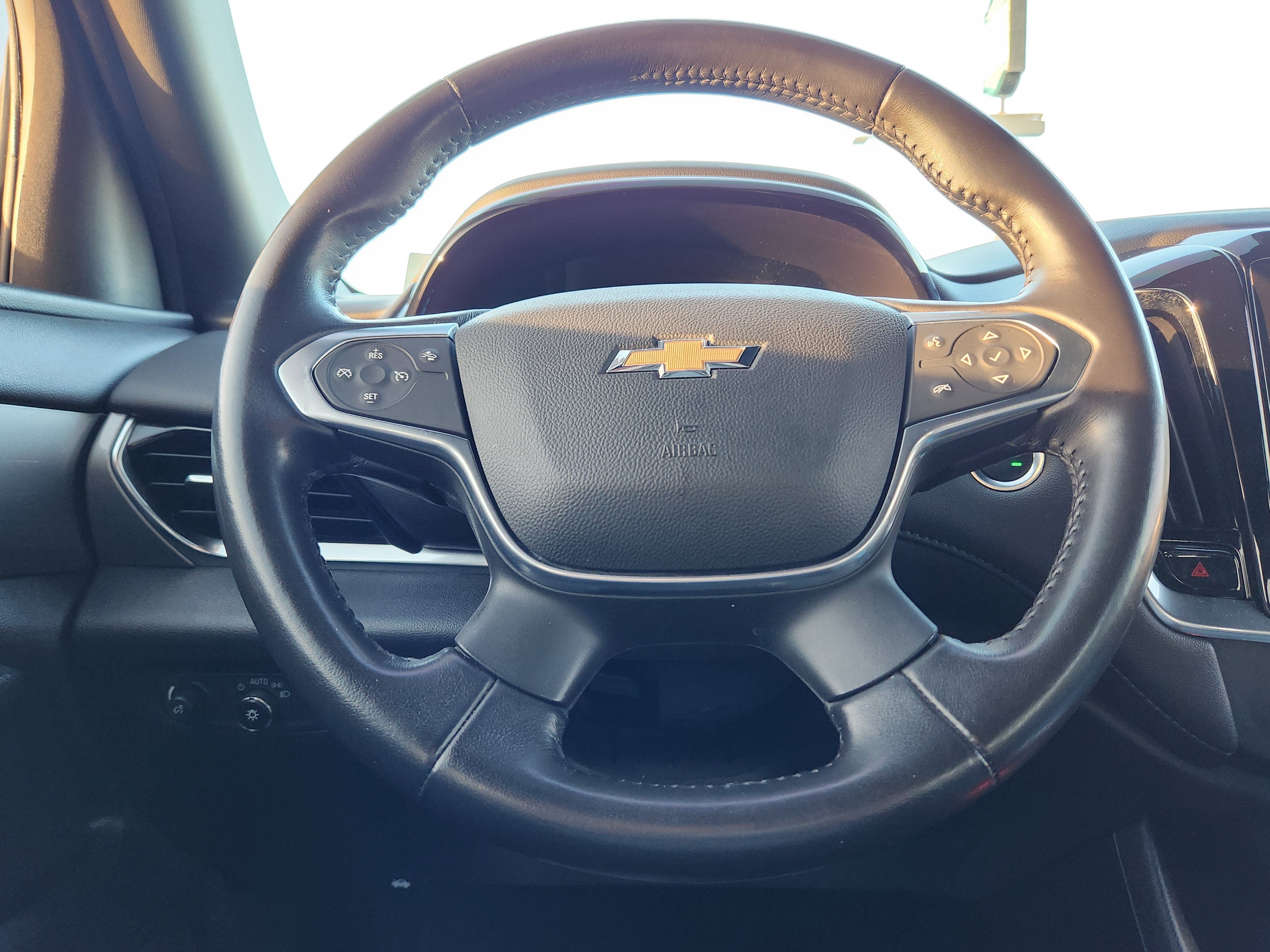 Used 2022 Chevrolet Traverse LT FWD image 22