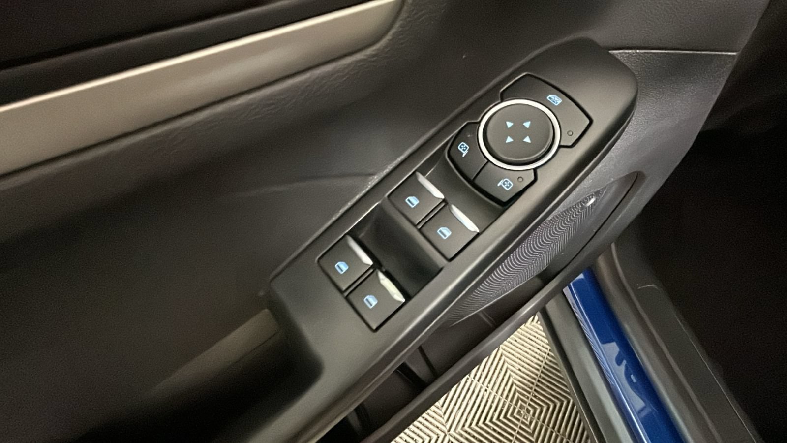 Used 2022 Ford Escape SE w/ Convenience Package FWD image 11