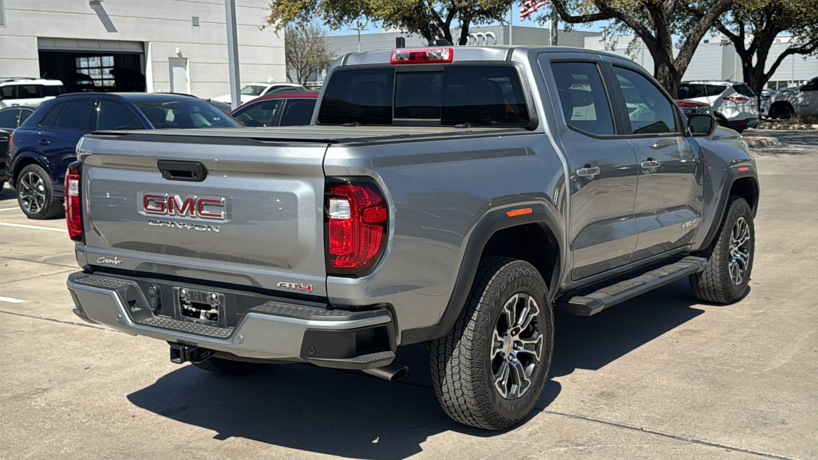 Used 2025 GMC Canyon AT4 image 7
