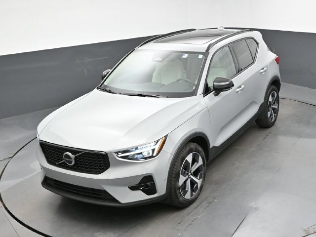 Used 2026 Volvo XC40 B5 Plus AWD/4WD image 44