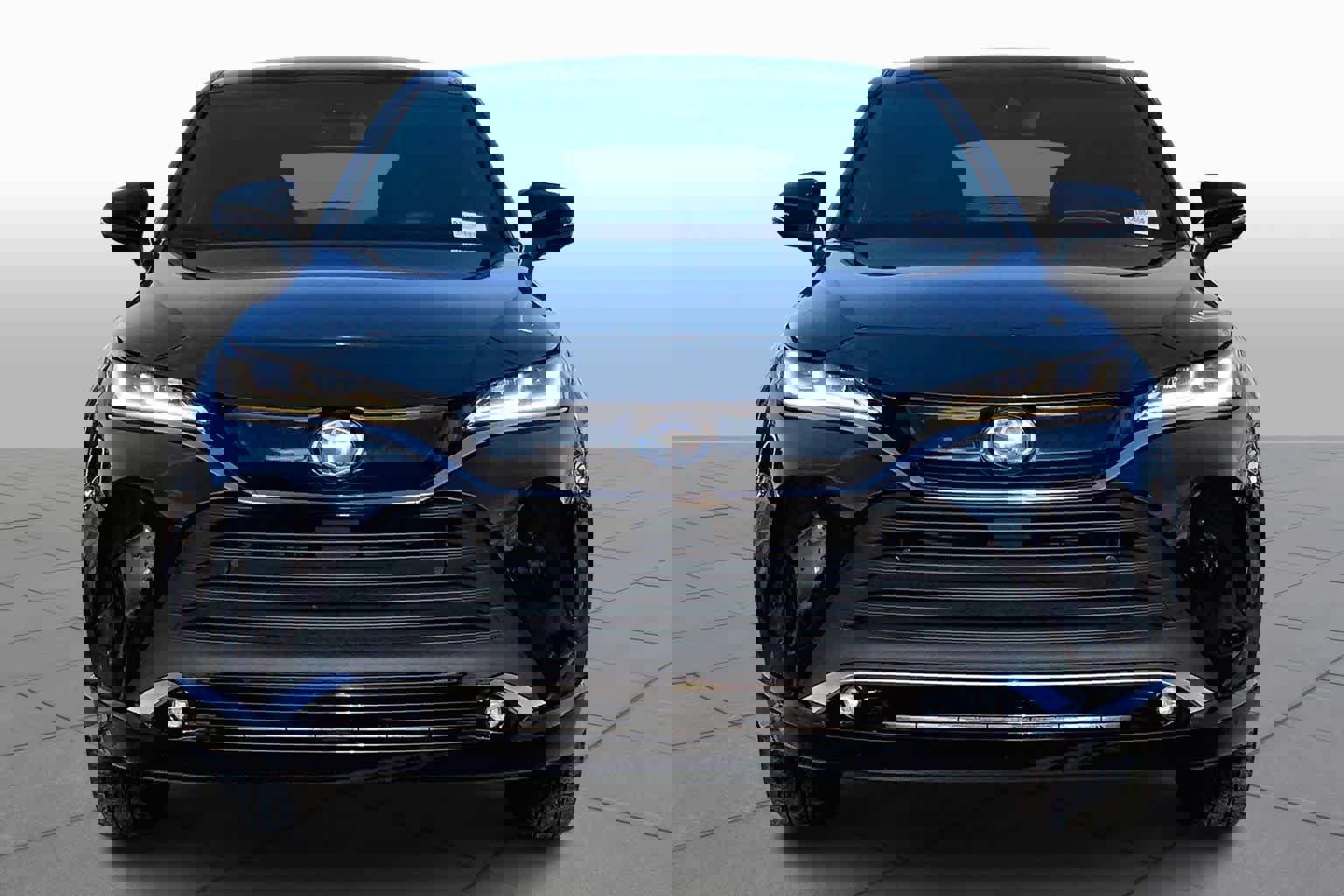 Used 2024 Toyota Venza Nightshade image 4