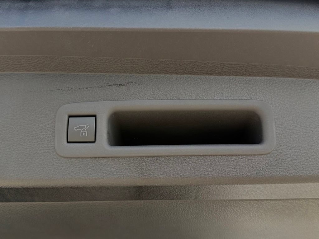 Used 2026 Toyota Sienna XLE FWD image 11