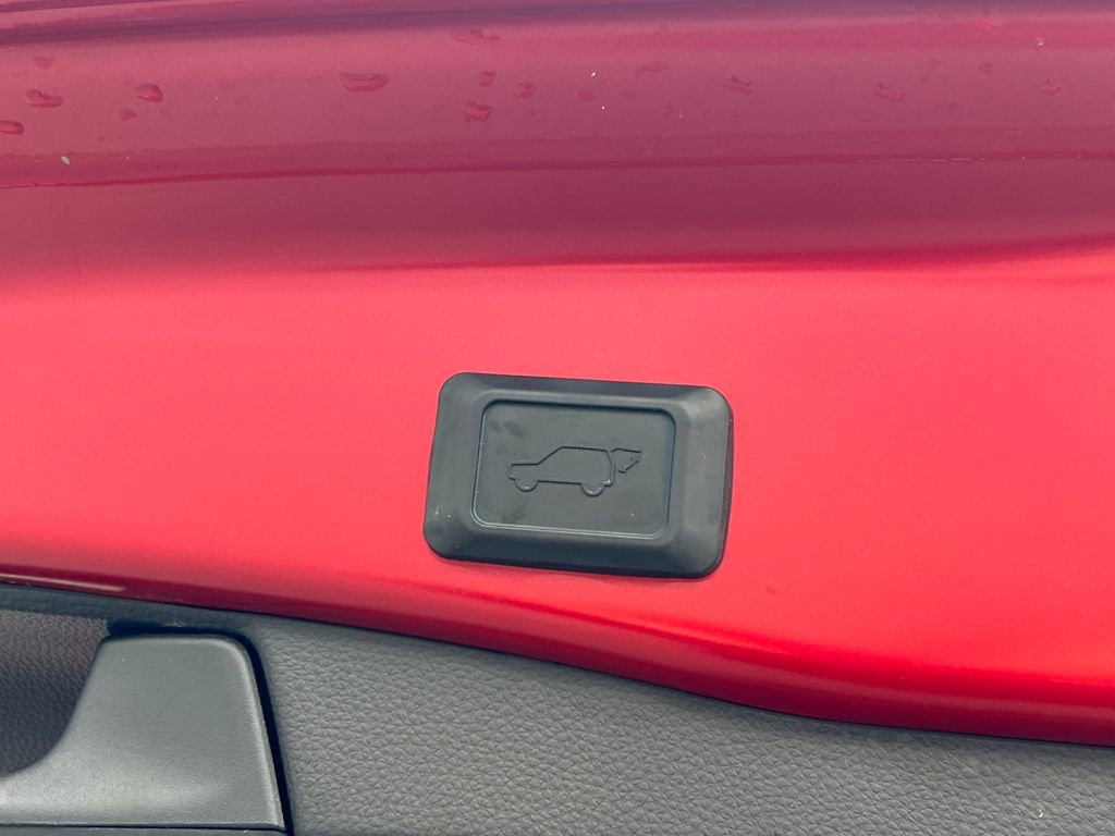 Used 2023 Toyota RAV4 SE image 19