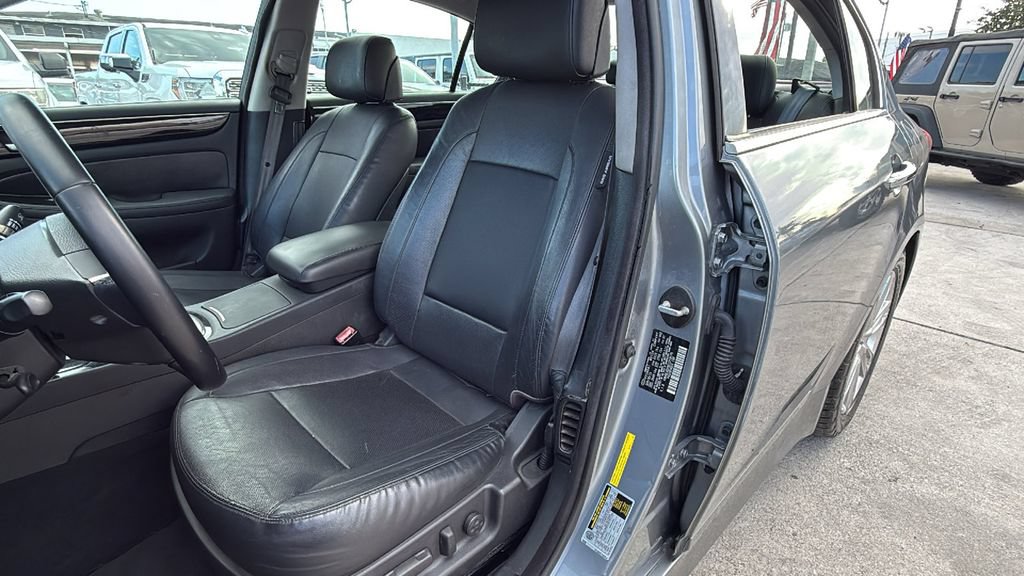 Used 2014 Hyundai Genesis 3.8 RWD image 19