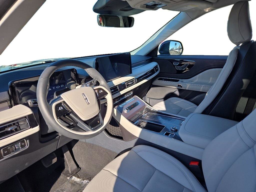 New 2026 Lincoln Aviator AWD image 8