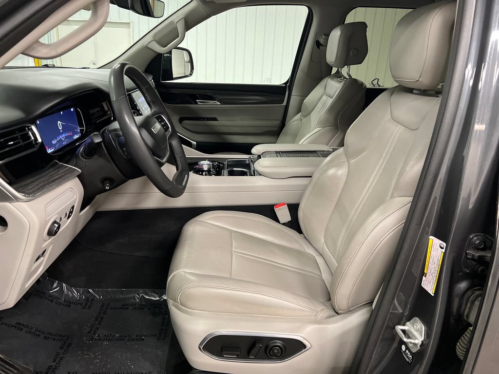 Used 2022 Jeep Wagoneer Series III w/ Flexible Seating Group AWD/4WD image 14