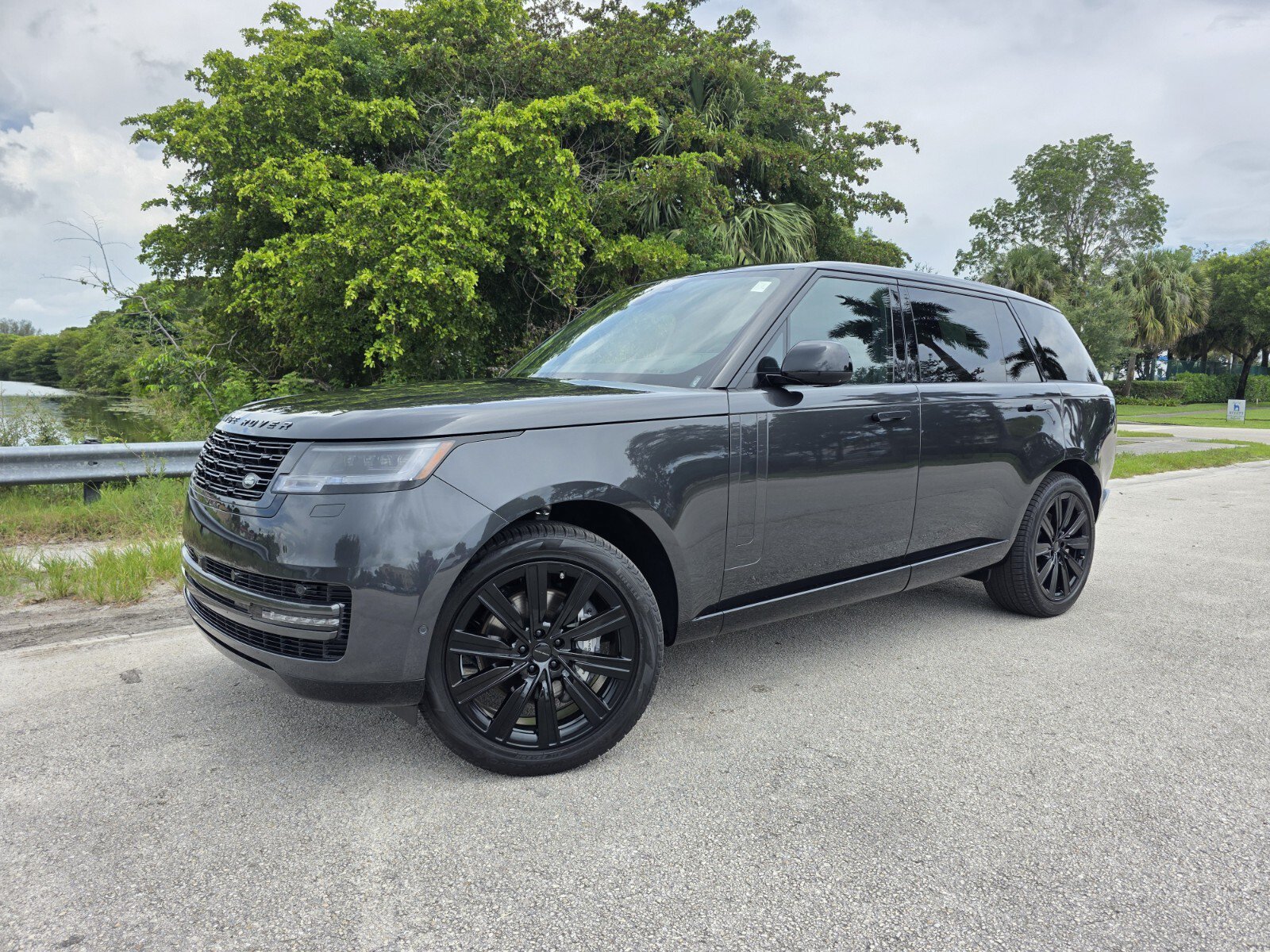 New 2026 Land Rover Range Rover Long Wheelbase SE AWD/4WD image 1