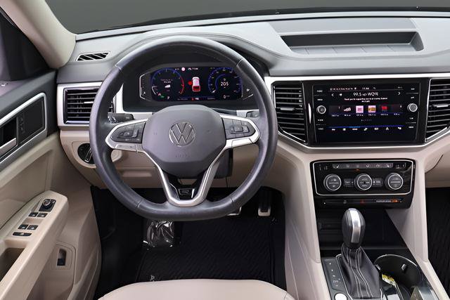 Used 2021 Volkswagen Atlas SEL R-Line FWD image 15