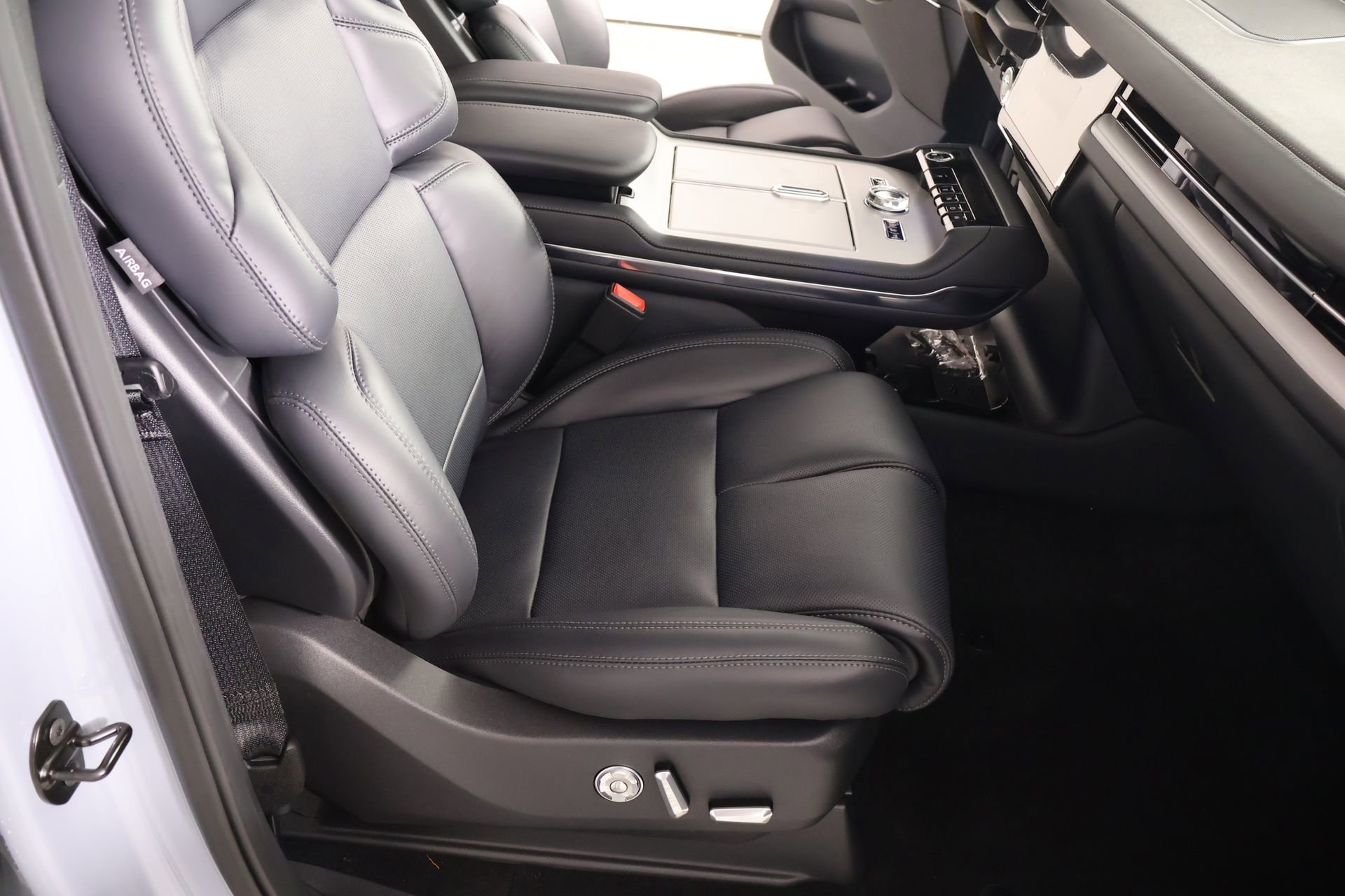 New 2026 Lincoln Navigator L Reserve AWD/4WD image 14