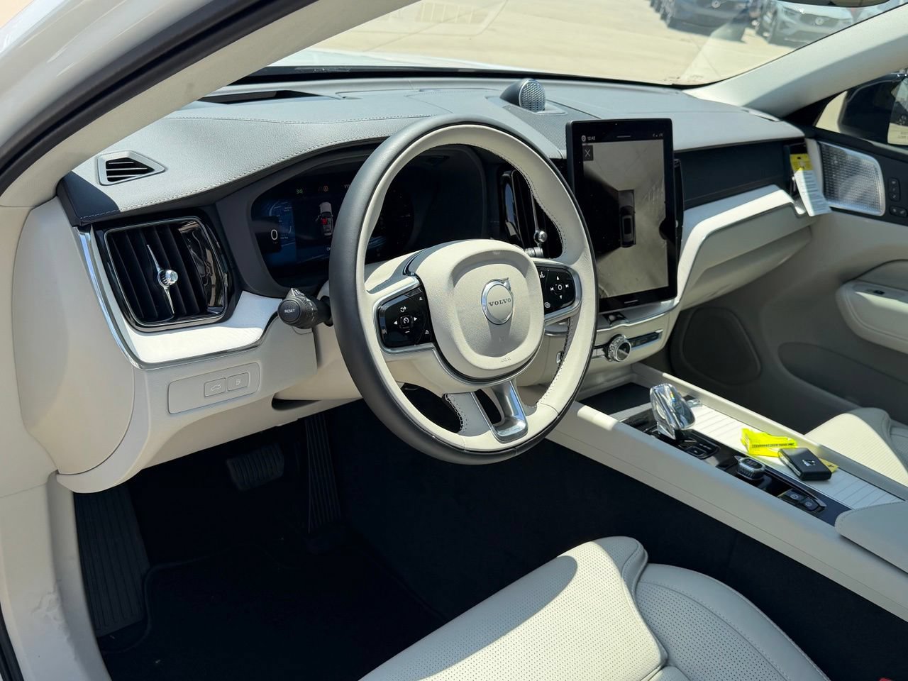 New 2026 Volvo XC60 T8 Ultra w/ Protection Package Premier AWD/4WD image 12