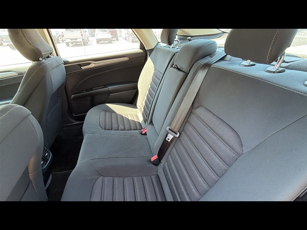 Used 2017 Ford Fusion SE w/ Fusion SE Technology Package FWD image 24