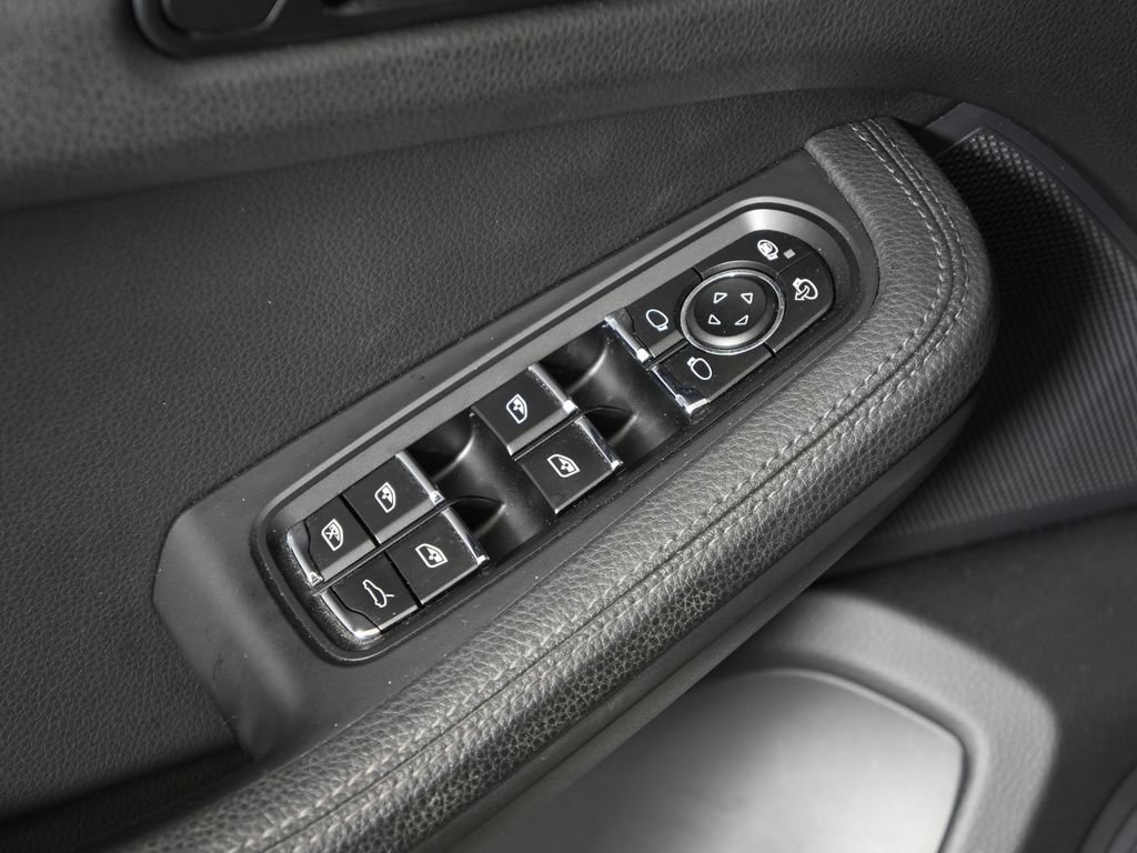 Certified 2021 Porsche Macan S AWD/4WD image 18